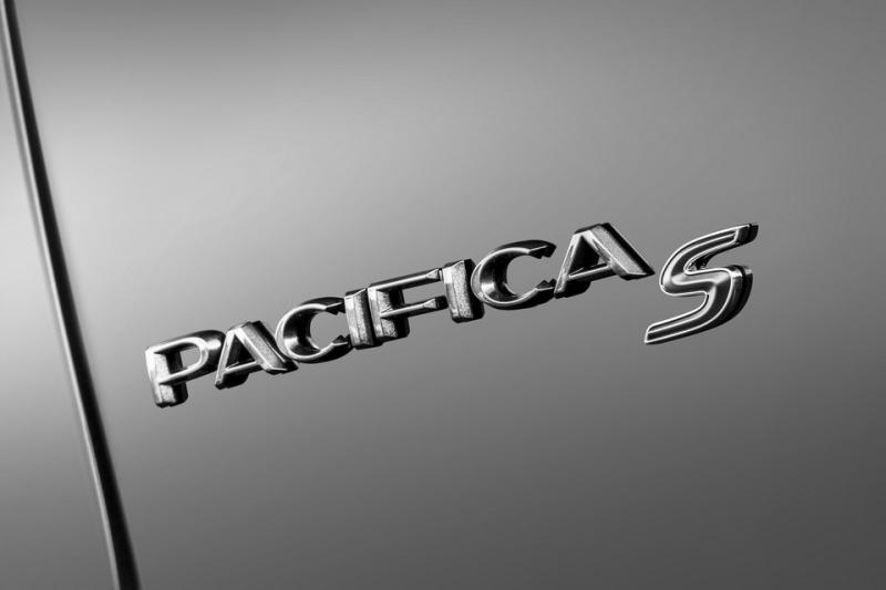  - Chrysler Pacifica S 1