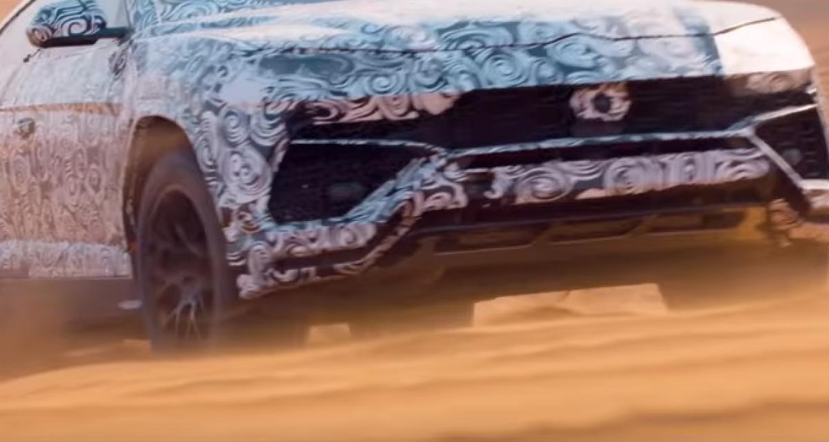 Le Lamborghini Urus dans le sable