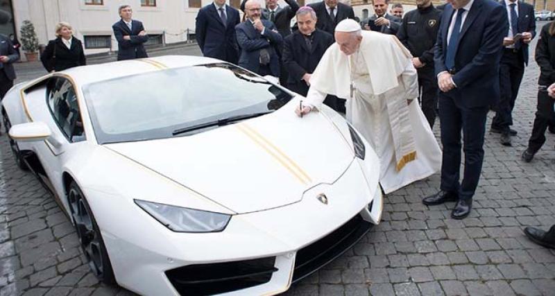  - Une Lamborghini pour le pape François