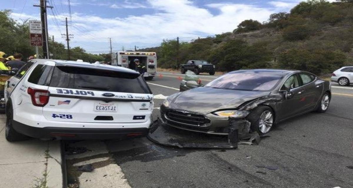 Tesla: L'autopilot a de nouveau frappé... une voiture de police