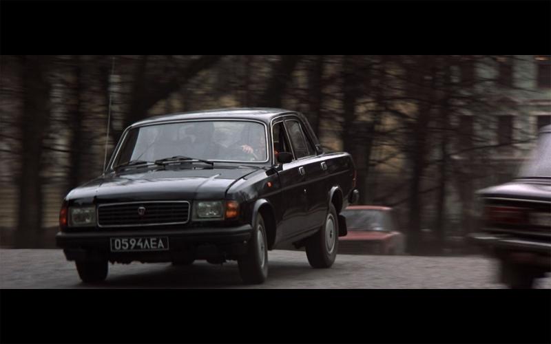 Festival de cames : James Bond poursuit une GAZ Volga 31029 dans Goldeneye (1995) 1