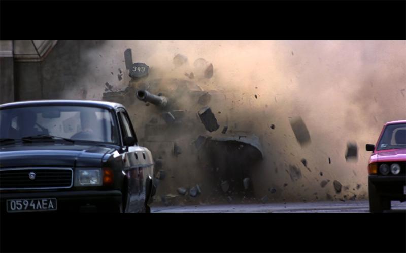 Festival de cames : James Bond poursuit une GAZ Volga 31029 dans Goldeneye (1995) 1