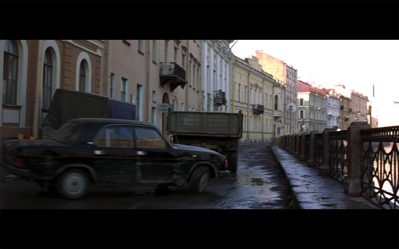  - Festival de cames : James Bond poursuit une GAZ Volga 31029 dans Goldeneye (1995) 1