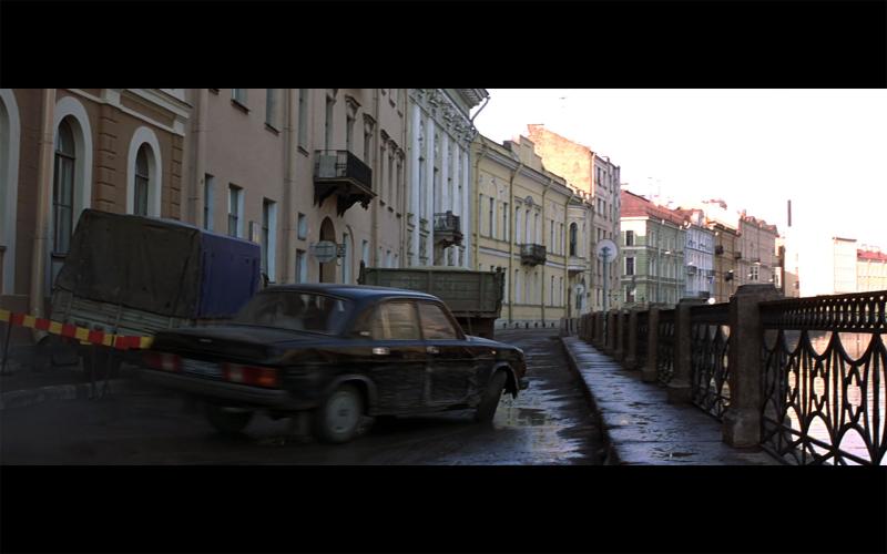  - Festival de cames : James Bond poursuit une GAZ Volga 31029 dans Goldeneye (1995) 1