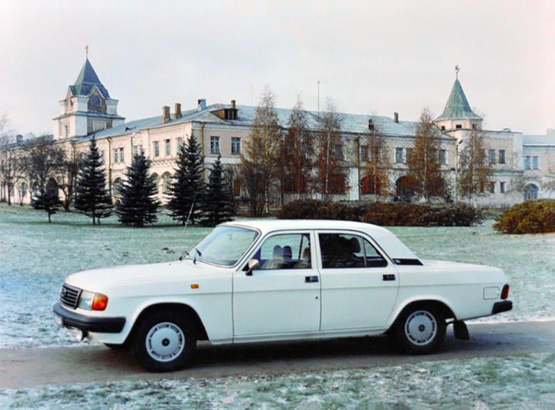 Festival de cames : James Bond poursuit une GAZ Volga 31029 dans Goldeneye (1995) 2