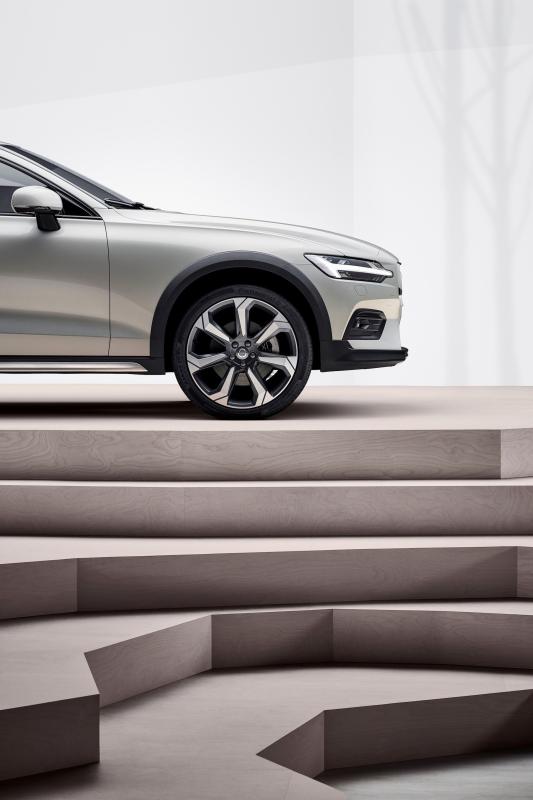  - Volvo dévoile le V60 Cross Country 1