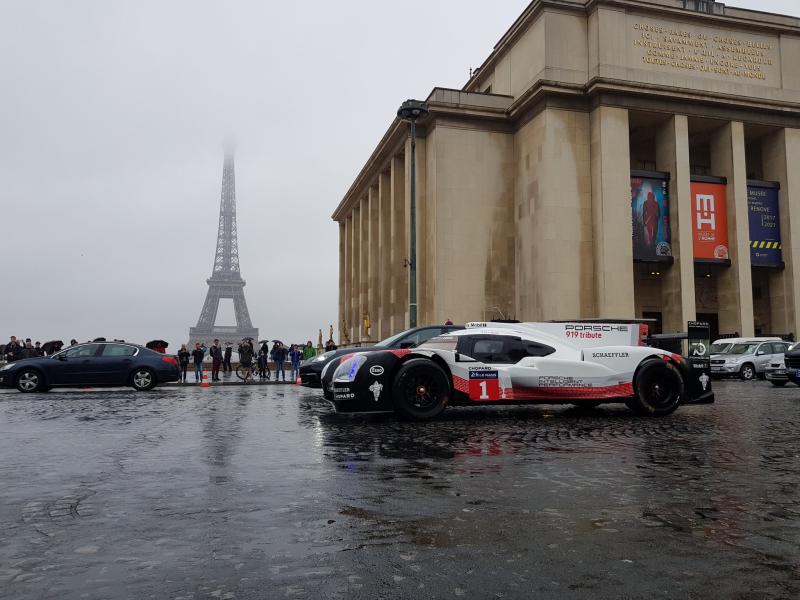 La Porsche 919 Hybrid joue les parisiennes 1