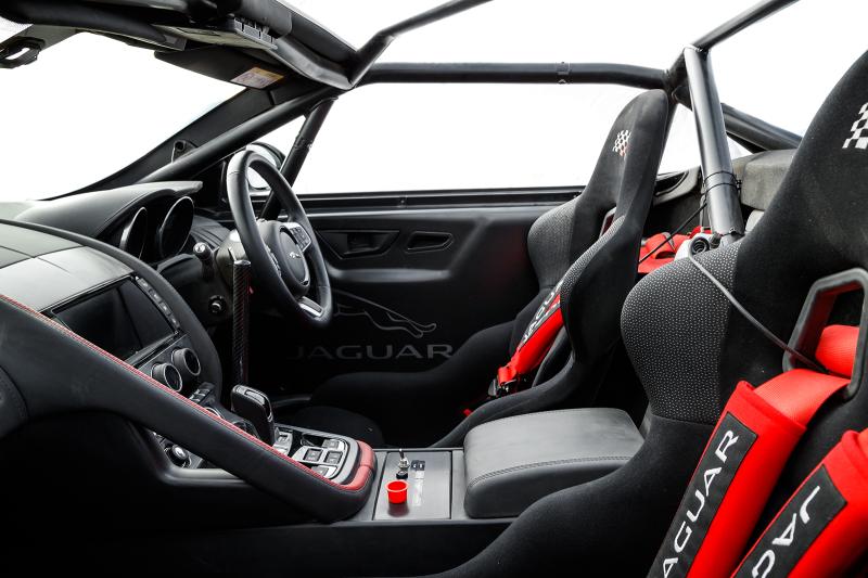 Jaguar présente une F-Type de rallye 1