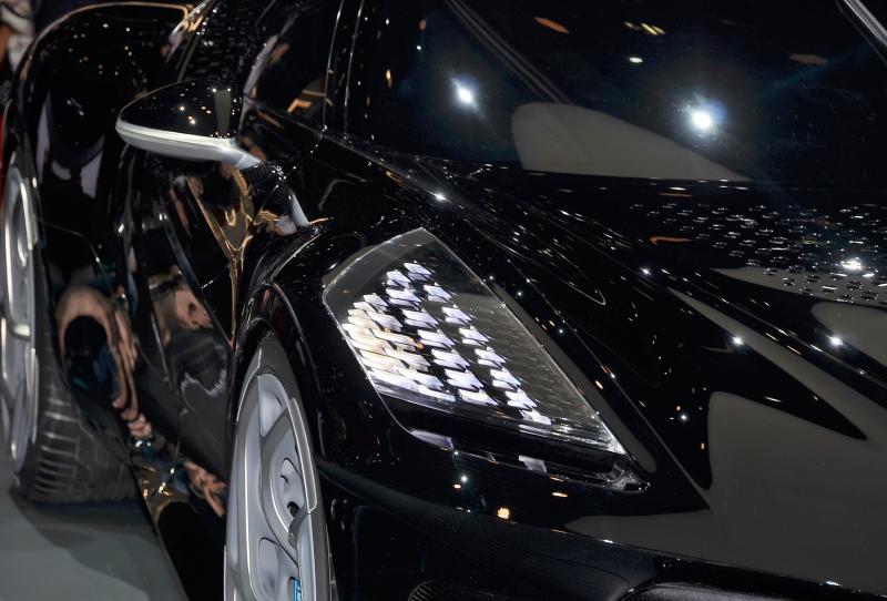  - Genève 2019 Live: La voiture noire par Bugatti 1