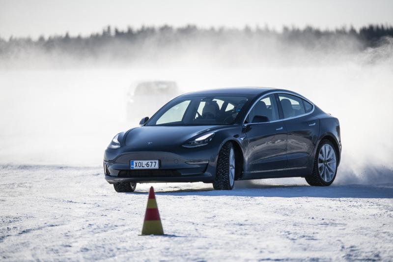 - Tesla Winter Experience : travers électriques 1