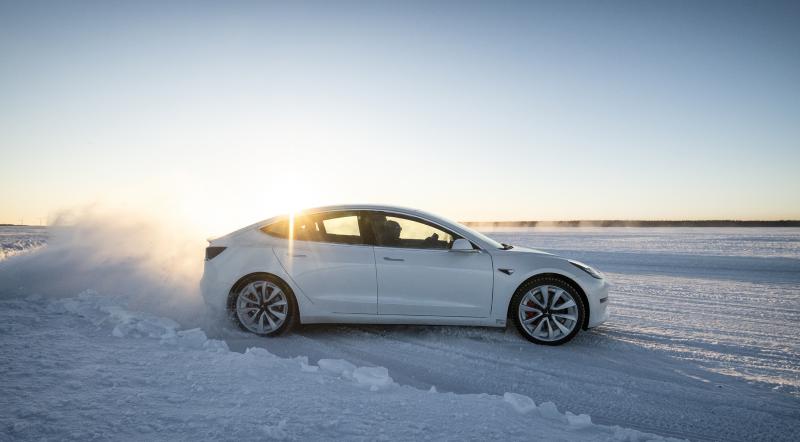 - Tesla Winter Experience : travers électriques 1