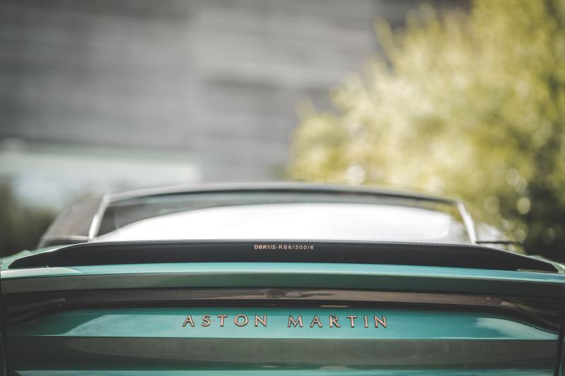  - La première des 24 Aston Martin DBS 59 prend la pose 1