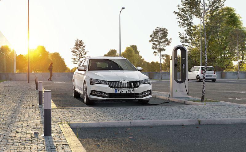  - Skoda Superb restylée : diversification et hybridation 3