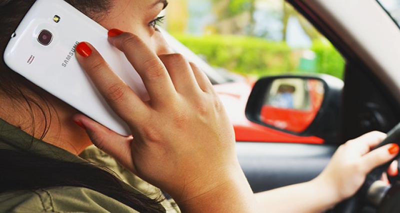  - Sécurité routière: le téléphone au volant est devenu un "fléau"