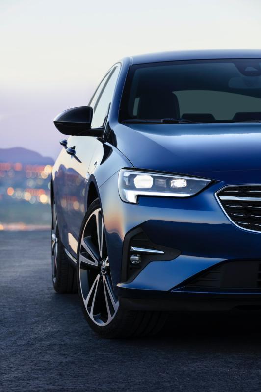  - Pleins phares sur la nouvelle Opel Insignia 1