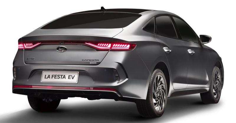 Hyundai lance la berline Lafesta électrique en Chine 1