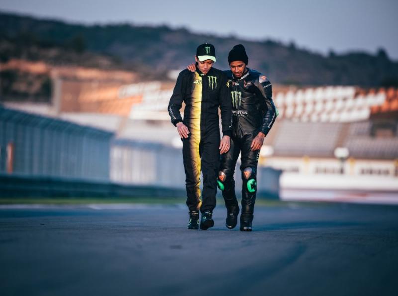  - Hamilton et Rossi ont échangé leurs montures 1