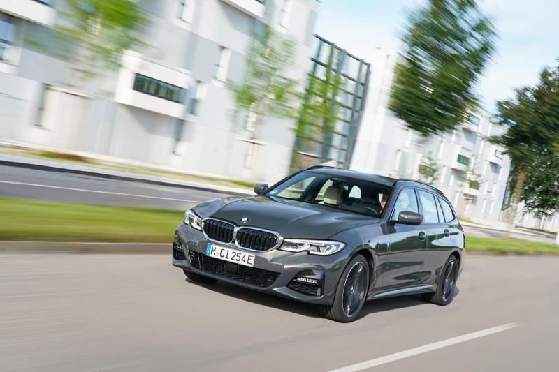 BMW 320e et 520e : l'hybride rechargeable plus "accessible" 1