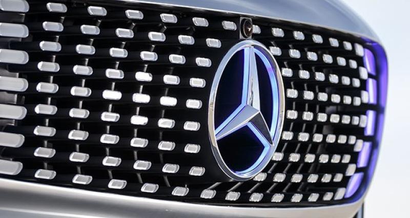  - Daimler va devenir Mercedes-Benz, l'unité Trucks gérée à part