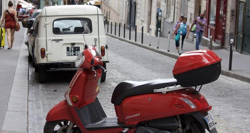  - Paris : stationnement payant pour les motos et scooters thermiques