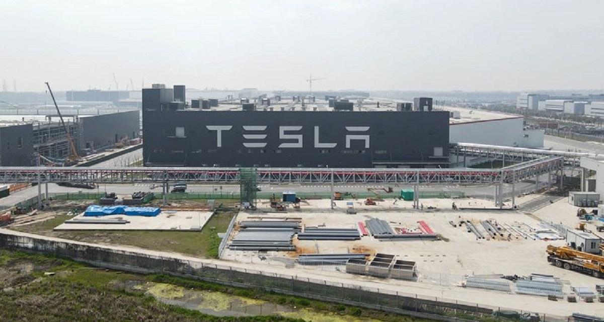 Tesla : la Giga-factory de Shanghai quasi à l’arrêt 
