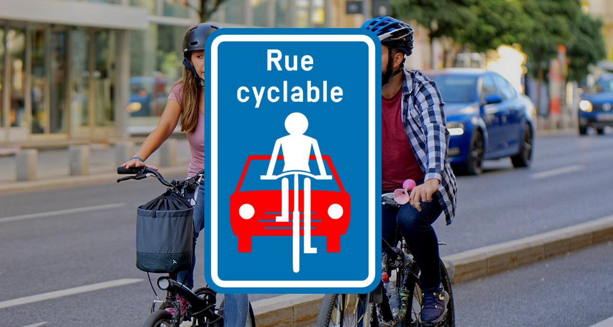 Un panneau belge de rue cyclable