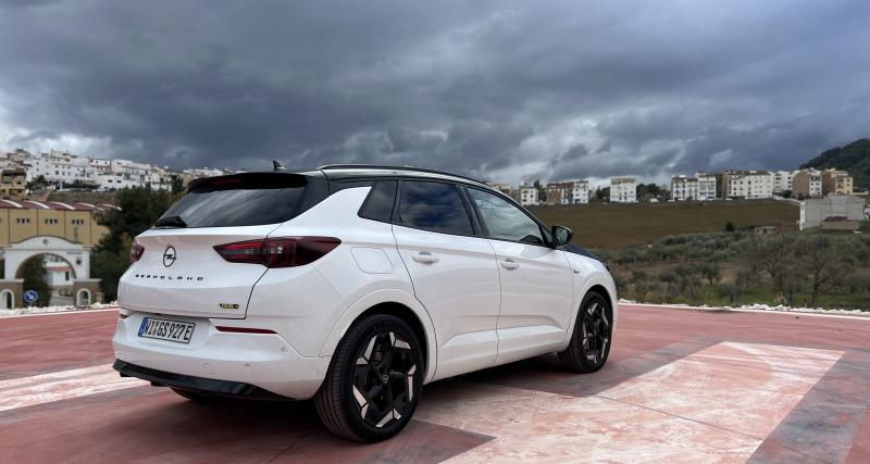[VIDEO] Essai Opel Grandland GSe de 300 ch - Un nouveau badge sportif chez Opel