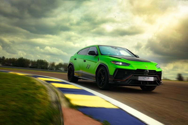  - Urus Performante Essenza SCV12