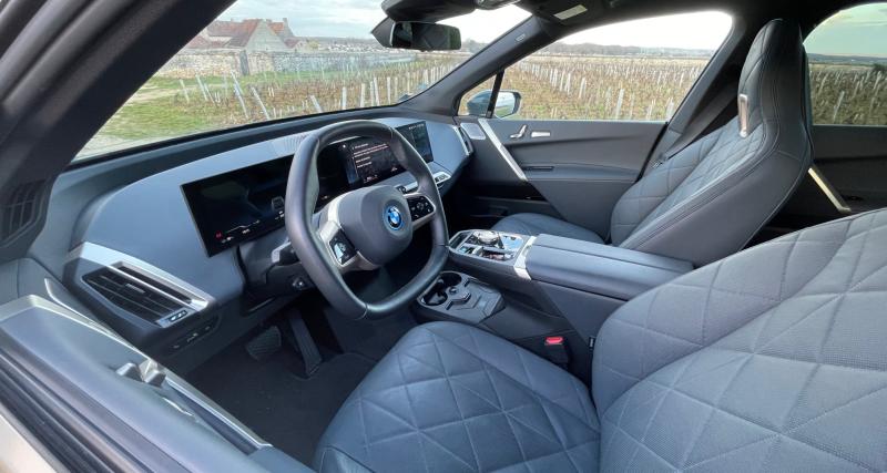 Essai BMW iX M60 de 619 ch - Un habitacle épuré et technologique