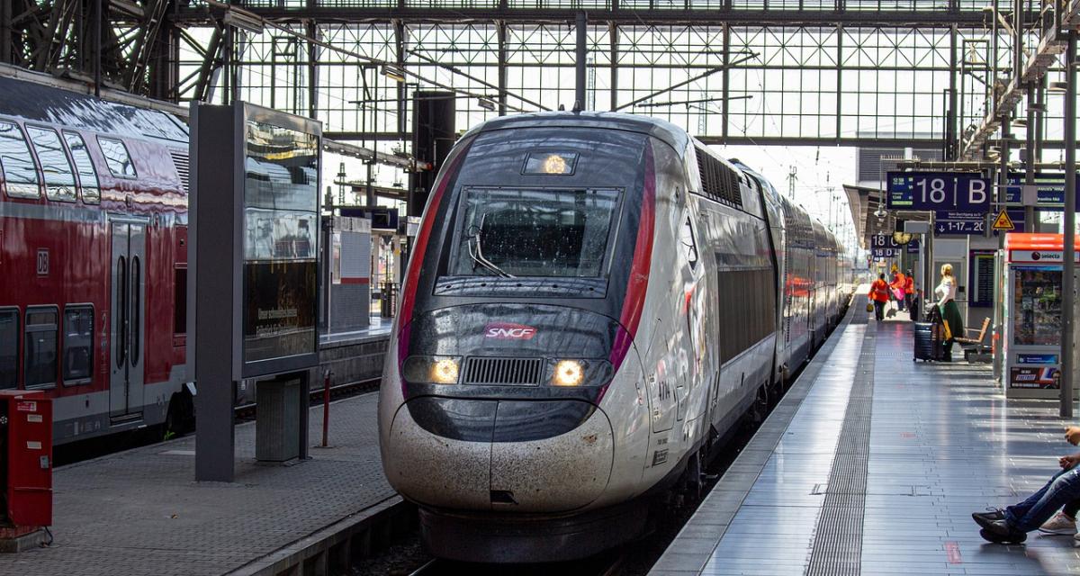 Non, la France n'a pas investi deux fois plus dans la route que le rail