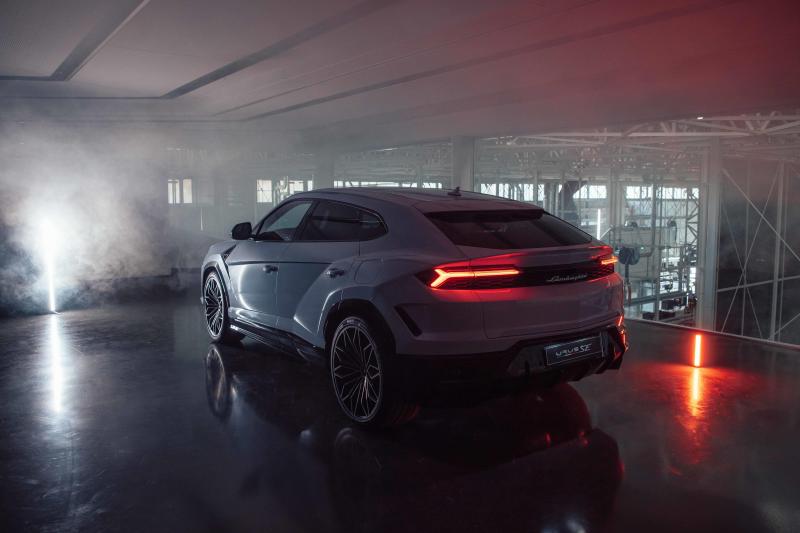  - Lamborghini Urus SE