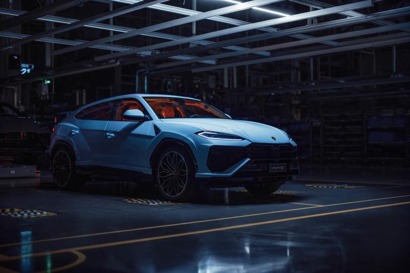  - Lamborghini Urus SE