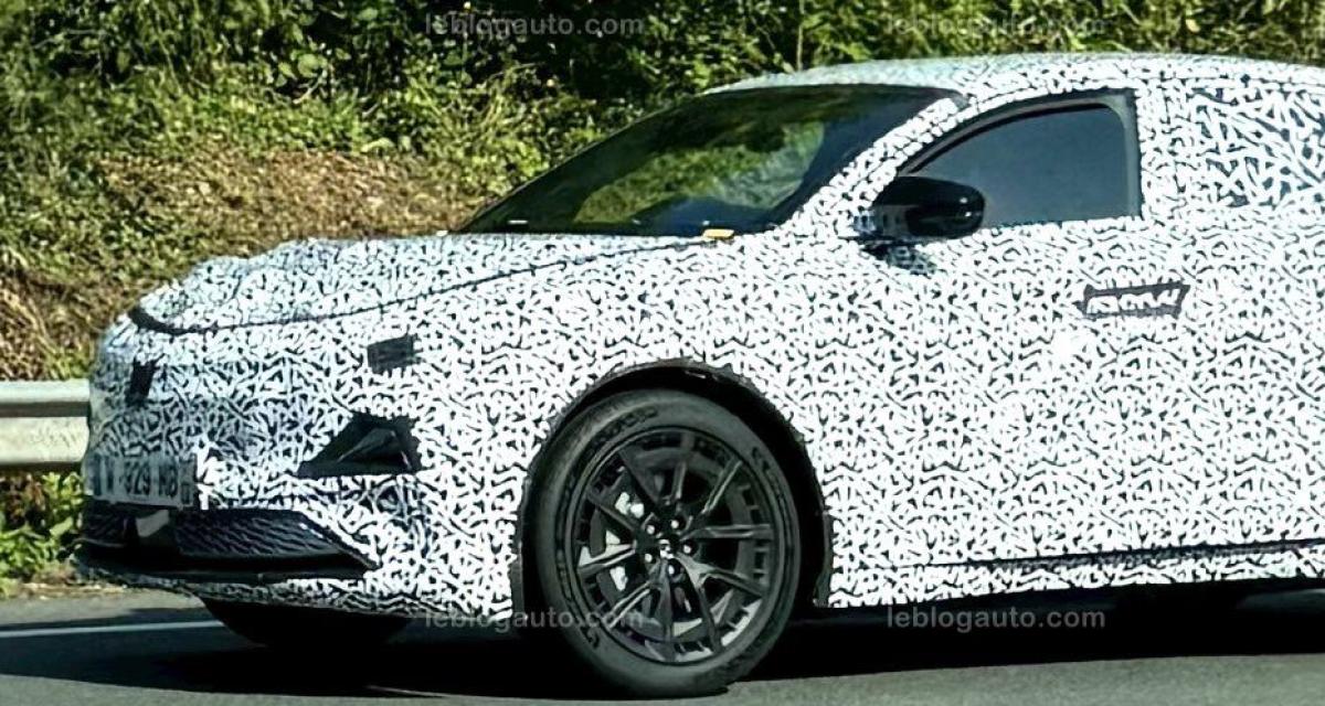 Spyshots : voici le SUV Alpine A390